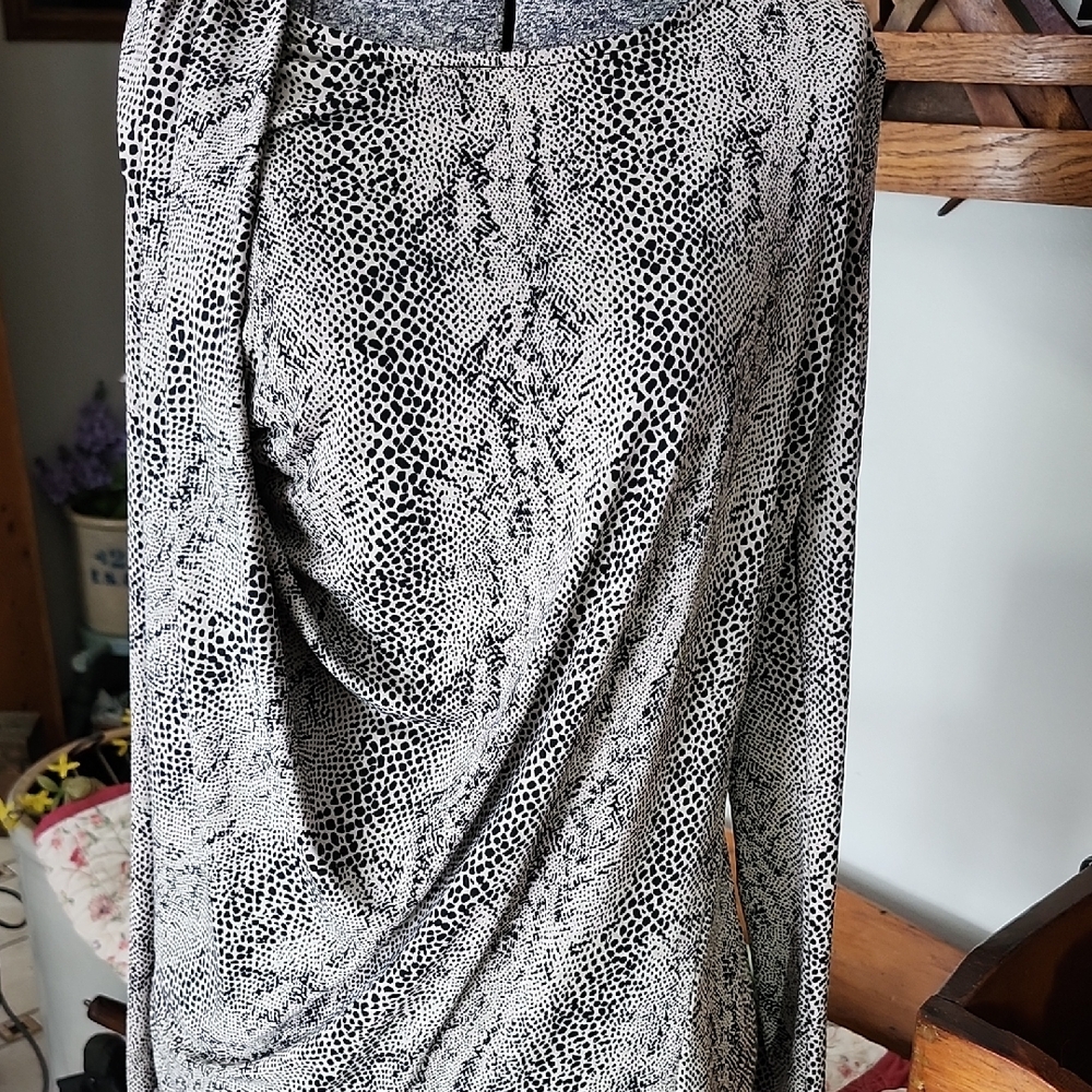 Vince Camuto Long Sleeve Animal Print Top Small